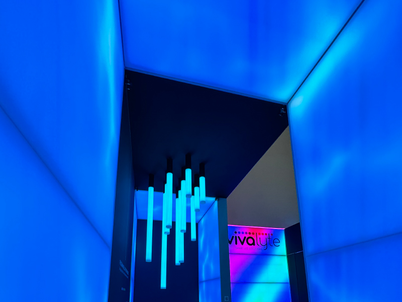 Immersive light tunnel - light wall & ceiling vivalyte