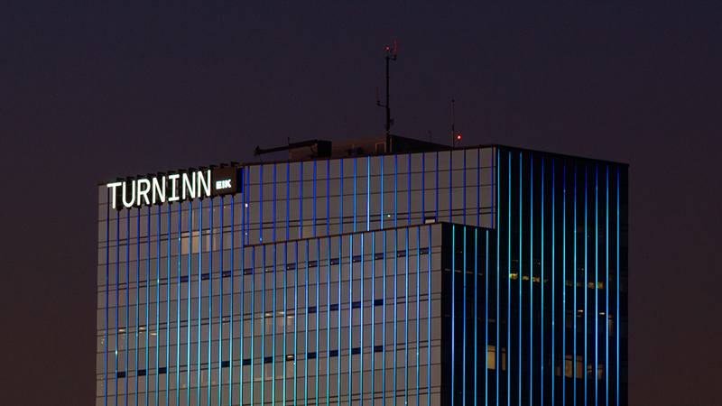 Linear façade lighting for Smáratorg tower in Kópavogur with 1500m LEDs by Vivalyte